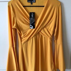 NEW W/ TAGS WOMENS YELLOW GOLD V NECK LONG SLEEVE
